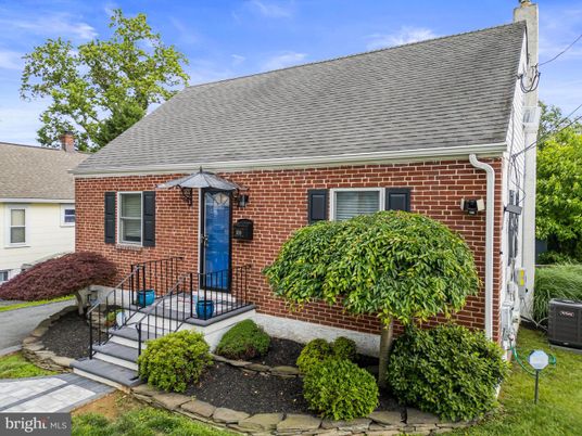 Exterior, Facade, Brick Facade, Cape Cod