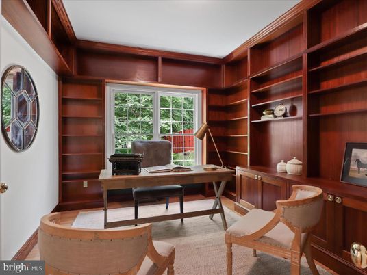 Home Office, Interior