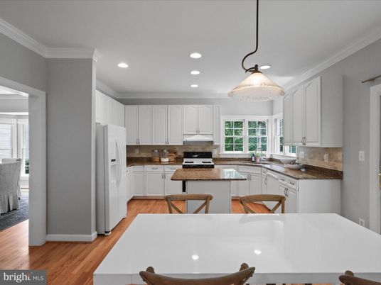 Dining room, Interior, Kitchen, Pendant Lights, Recessed Lighting, Wood Texture Flooring