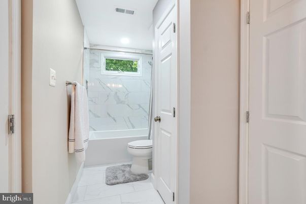 Bathroom, Interior, Marble, Marble Walls, Recessed Lighting