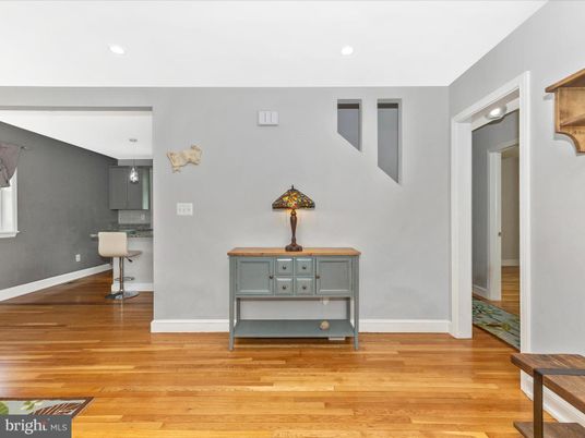 Interior, Pendant Lights, Recessed Lighting, Wood Texture Flooring