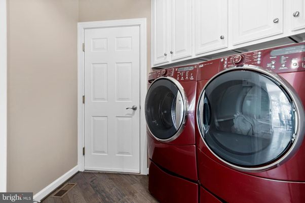 Interior, Washer, Wood Texture Flooring