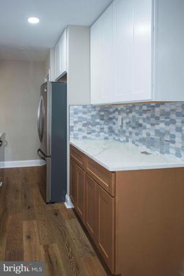 Interior, Recessed Lighting, Washer, Wood Texture Flooring
