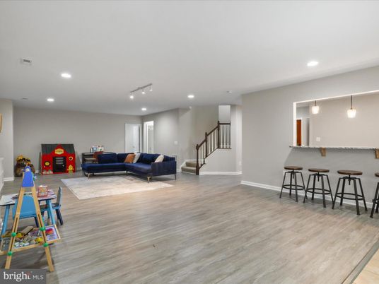 Interior, Living room, Pendant Lights, Recessed Lighting, Wood Texture Flooring