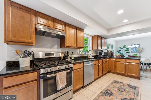 Dining room, Interior, Kitchen, Recessed Lighting, Stainless Steel Appliances