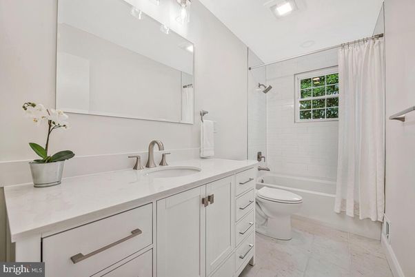 Bathroom, Interior, Marble, Recessed Lighting