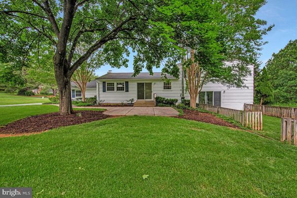 Backyard, Exterior, Facade, Ranch