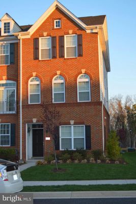 Exterior, Facade, Brick Facade, Rowhouse