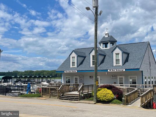 Exterior, Facade, Cape Cod