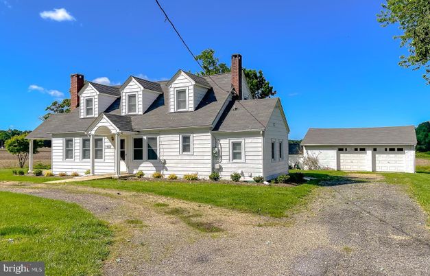 Attached, Exterior, Facade, Cape Cod