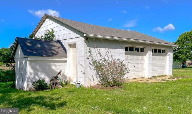 Detached Garage, Exterior