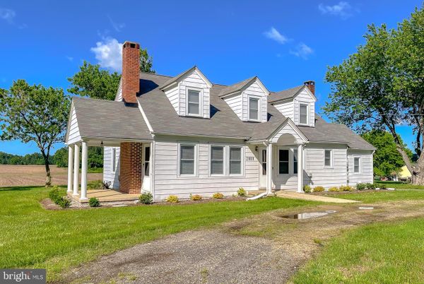 Exterior, Facade, Cape Cod