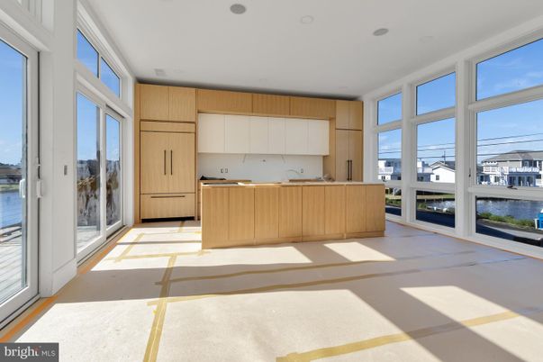 Hot Tub, Interior, Recessed Lighting, Sun Room, Water