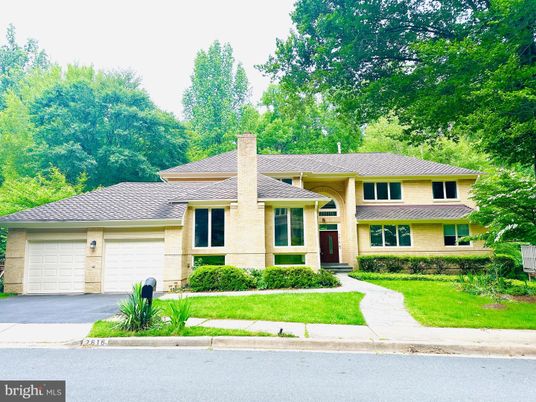 Attached, Exterior, Facade, Ranch