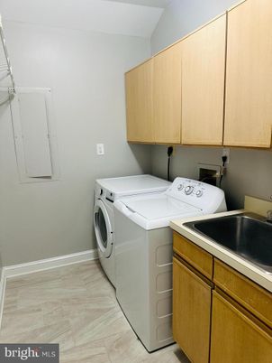 Interior, Washer, Wood Texture Flooring
