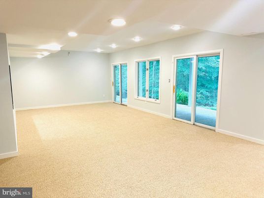 Empty room, Interior, Recessed Lighting