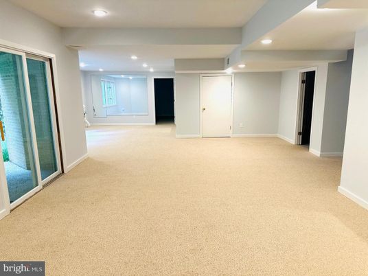 Empty room, Interior, Recessed Lighting