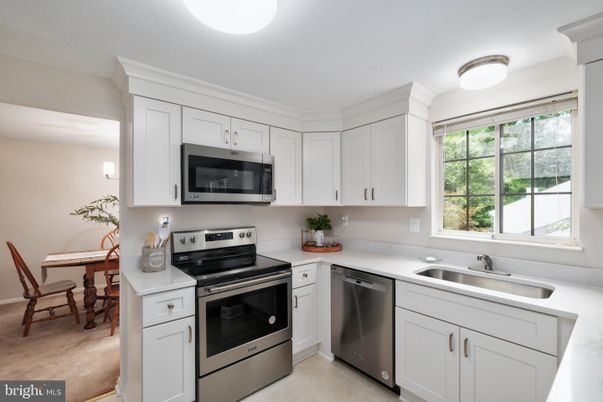Dining room, Interior, Kitchen, Stainless Steel Appliances