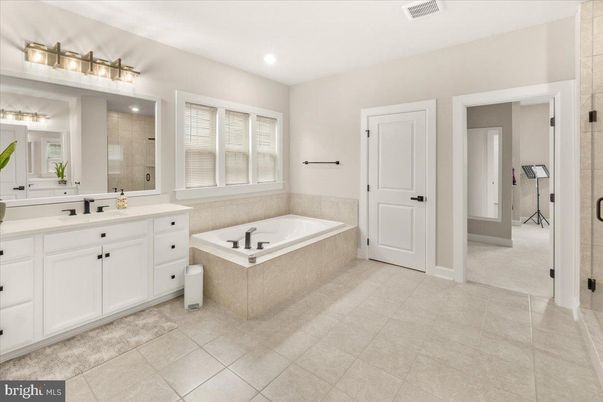 Bathroom, Dual Sink Vanities, Interior, Recessed Lighting