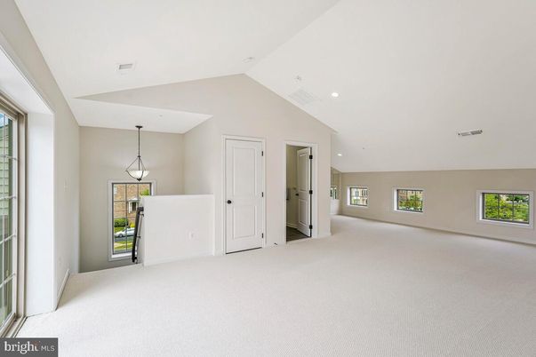 Empty room, Interior, Pendant Lights, Recessed Lighting