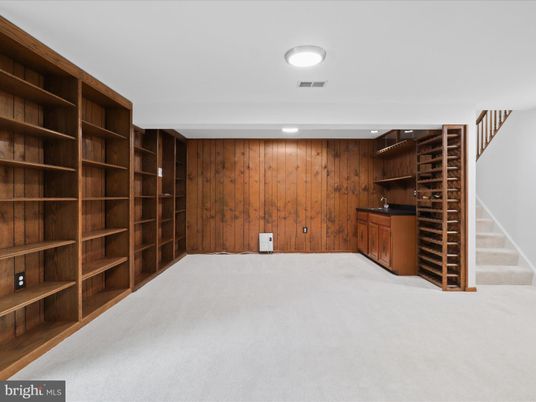 Empty room, Interior, Recessed Lighting, Wooden Walls