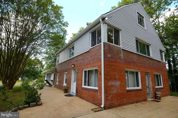 Exterior, Facade, Brick Facade, Cape Cod