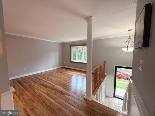 Empty room, Interior, Pendant Lights, Wood Texture Flooring