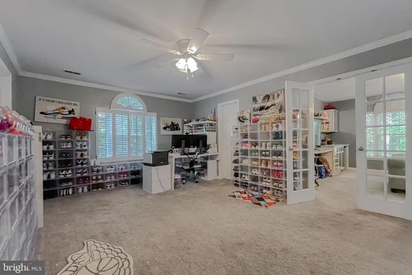 Home Office, Interior