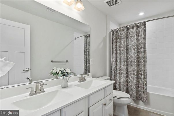 Bathroom, Dual Sink Vanities, Interior, Recessed Lighting