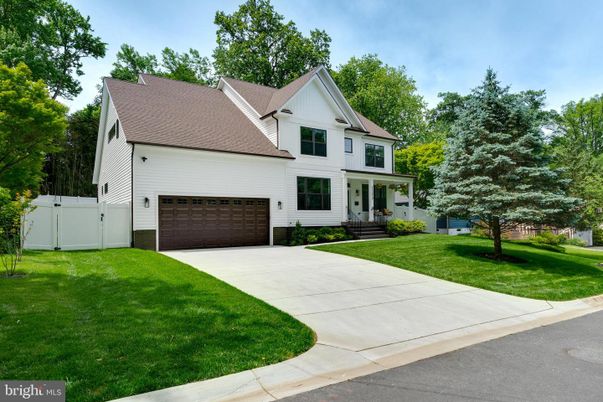 Attached, Exterior, Facade, Farmhouse