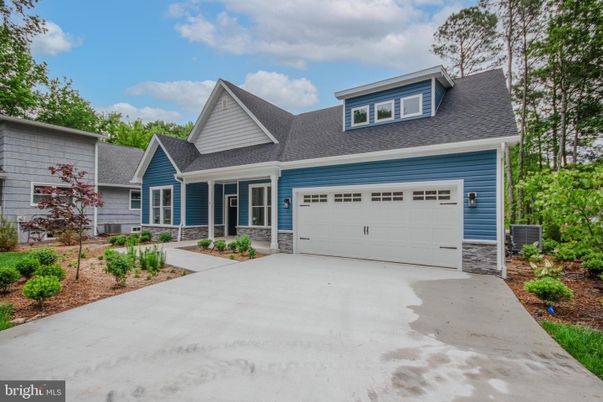 Attached, Exterior, Facade, Cape Cod