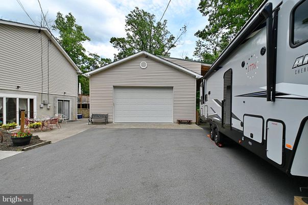 Detached Garage, Exterior