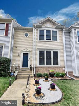 Exterior, Facade, Rowhouse