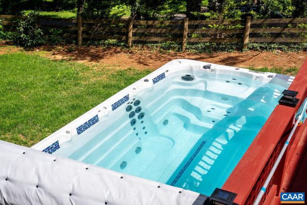 Exterior, Hot Tub