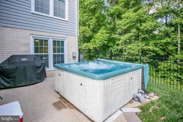 Exterior, Hot Tub
