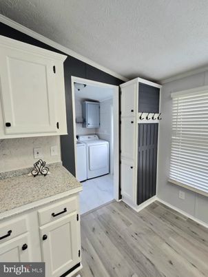Interior, Utility Closets, Washer, Wood Texture Flooring