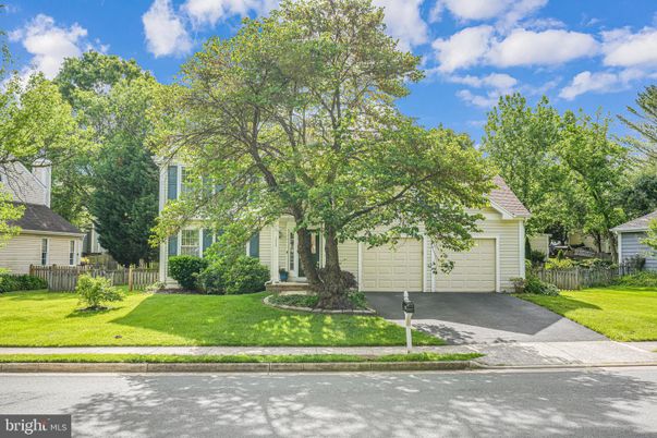 Attached, Exterior, Facade, Cape Cod