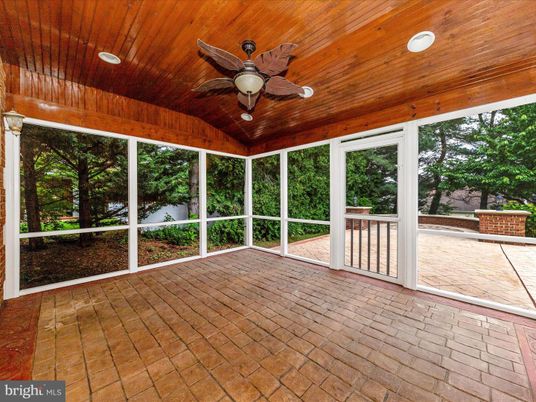 Empty room, Interior, Recessed Lighting, Sun Room, Wooden Ceilings