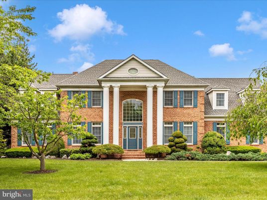 Exterior, Facade, Brick Facade, Georgian