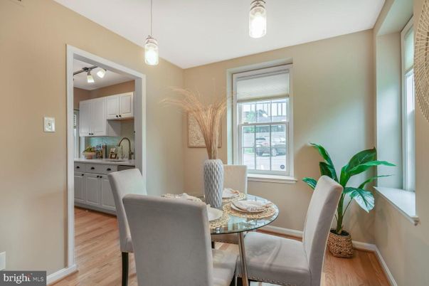Dining room, Interior, Kitchen, Pendant Lights, Wood Texture Flooring