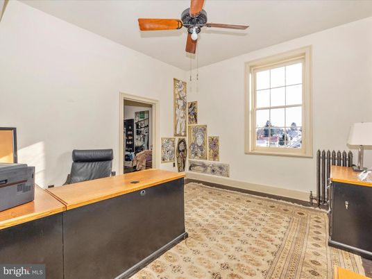Home Office, Interior