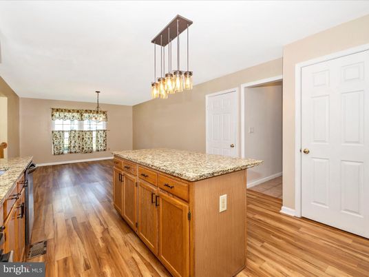 Interior, Pendant Lights, Wood Texture Flooring