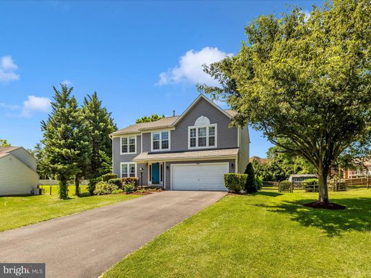 Attached, Exterior, Facade, Farmhouse