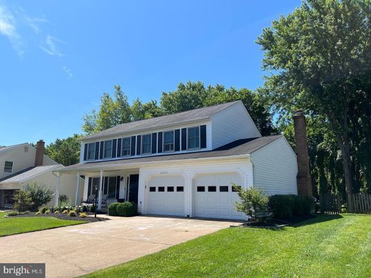 Attached, Exterior, Facade, Farmhouse