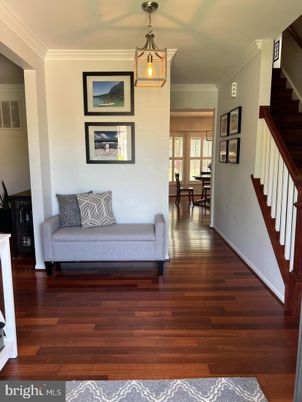 Interior, Pendant Lights, Wood Texture Flooring