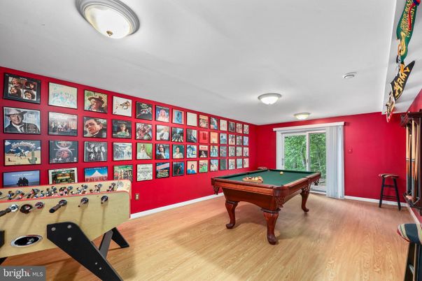 Billiard Table, Game Room, Interior, Wood Texture Flooring