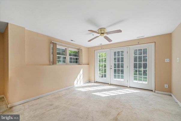 Empty room, Interior