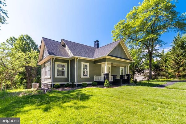 Backyard, Exterior, Facade, Cape Cod