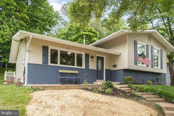 Exterior, Facade, Raised Ranch