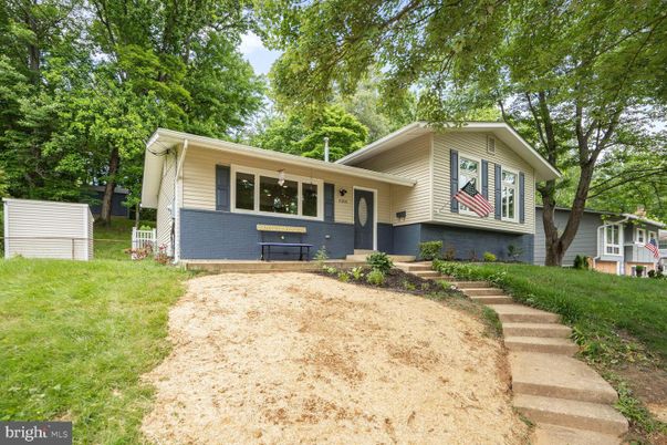 Backyard, Exterior, Facade, Raised Ranch